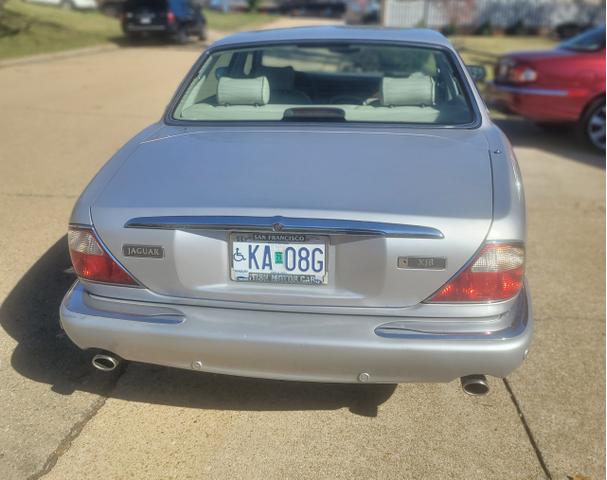 2001 jaguar xj8 base