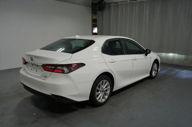 2022 toyota camry le