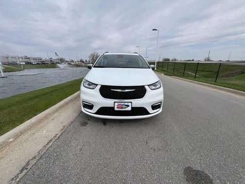2023 chrysler pacifica limited in ankeny, iowa