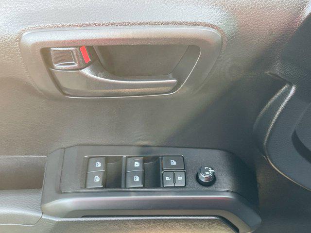 2022 toyota tacoma sr