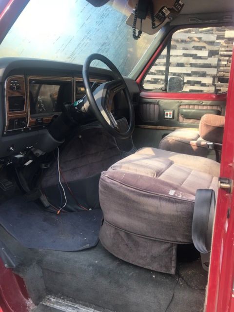 1990 ford econoline van has key starts & runs clean title