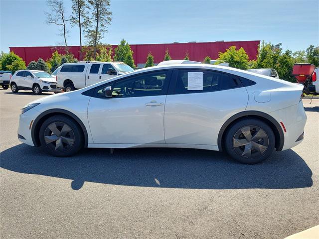 2023 toyota prius le