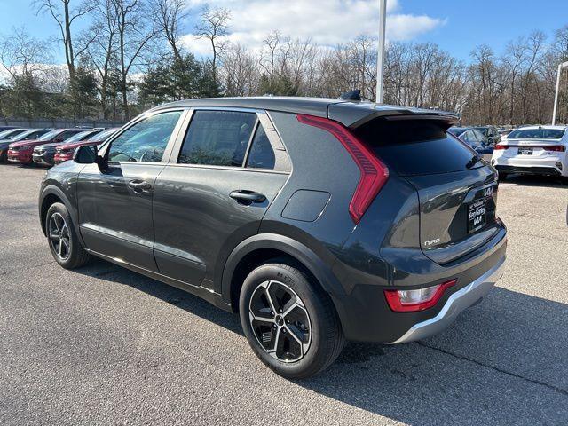 2024 kia niro lx