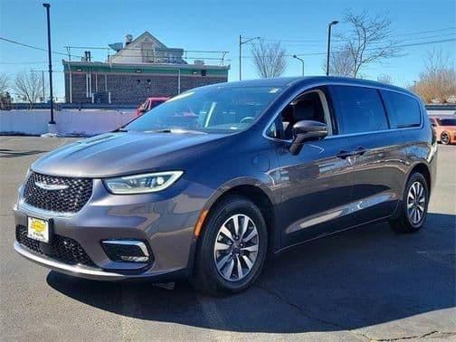 2022 chrysler pacifica hybrid touring l in milford, connecticut