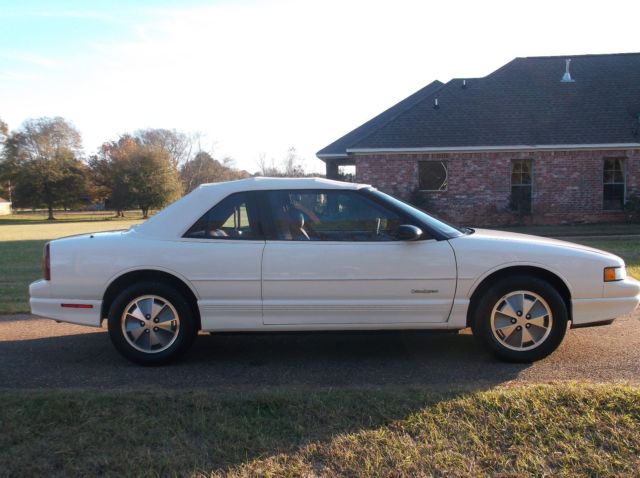 1991 olds cutlass supreme convertible (1-owner,549 miles,signed by b.labonte)