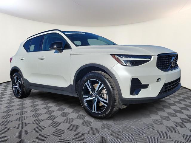 2024 volvo xc40 core bright theme