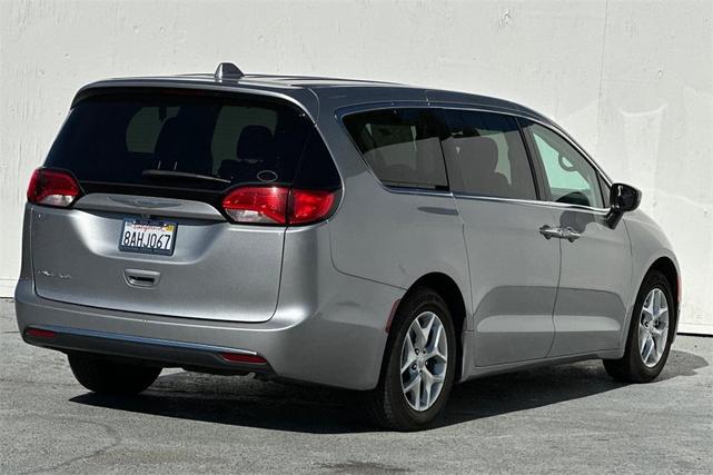 2017 chrysler pacifica touring-l