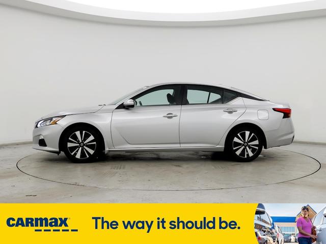 2021 nissan altima sv