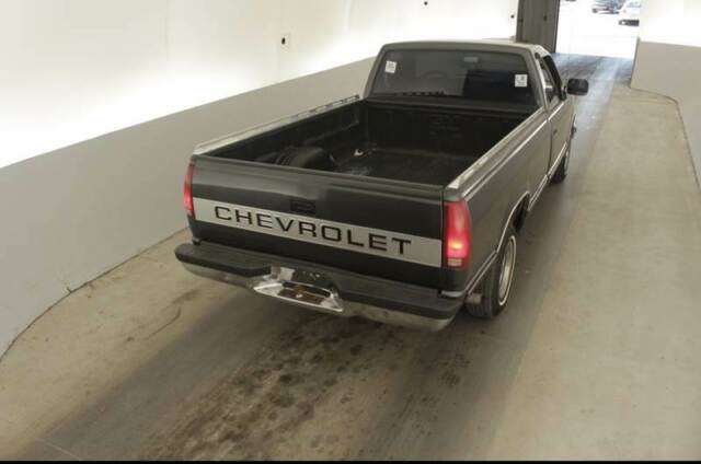 super clean truck rust free runs great free shipping! make offer