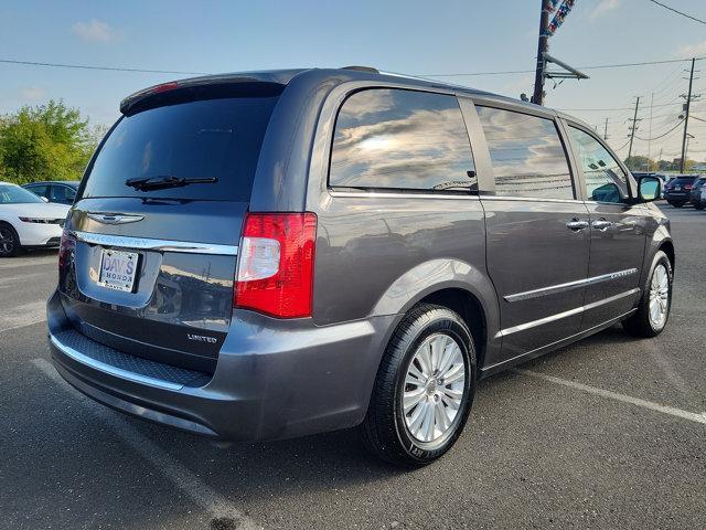 2015 chrysler town & country limited