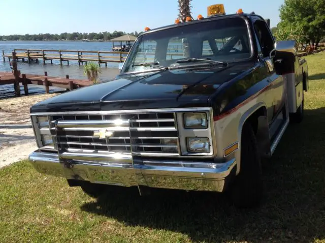 classic 1987 chevrolet silverado 3500 tow truck 2nd owner 16,800 original miles