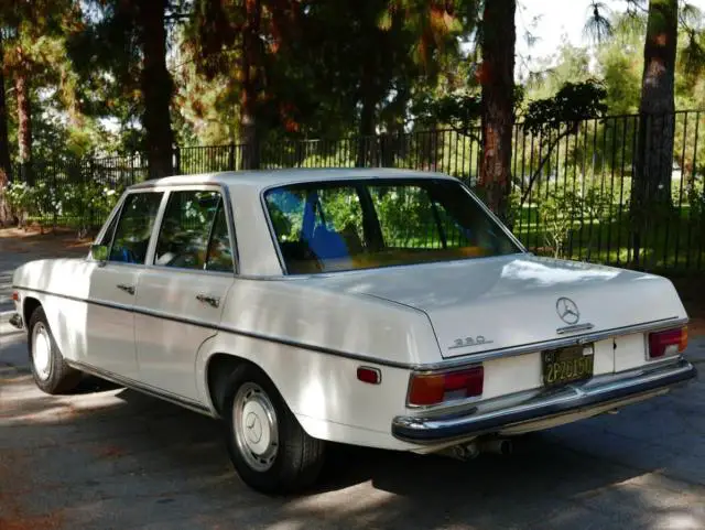 1969 mercedes benz 230 power steering and disc brakes 110157 miles white sedan 6