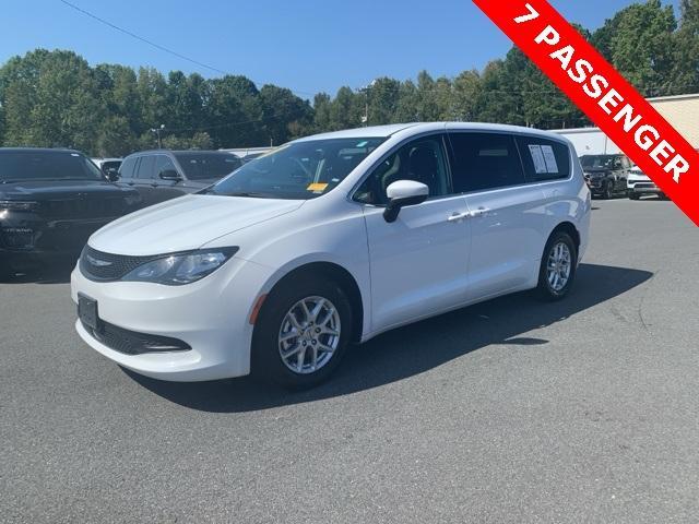 2023 chrysler voyager lx