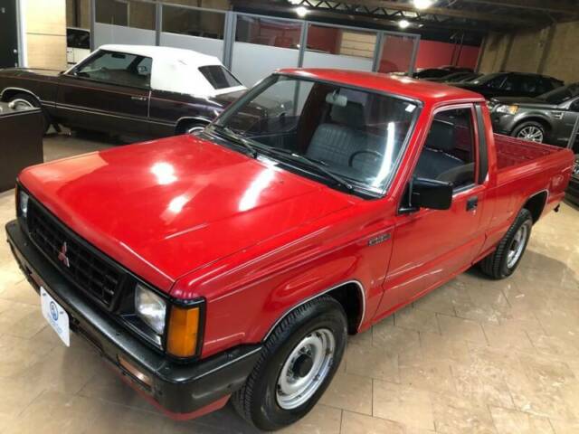 1992 mitsubishi mighty max pickup base 2dr standard cab sb