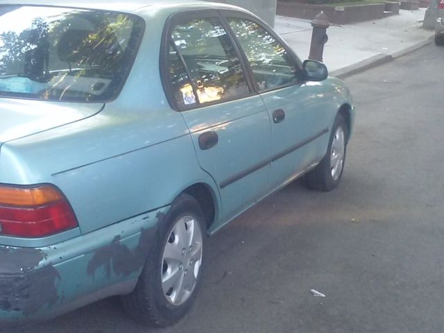 1994 toyota corolla dx. no reserve!!!!