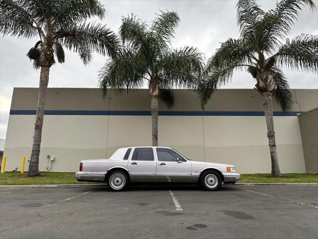 1992 lincoln town car signature
