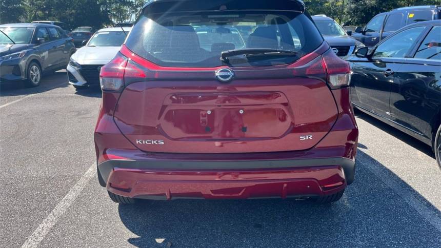 2024 nissan kicks sr