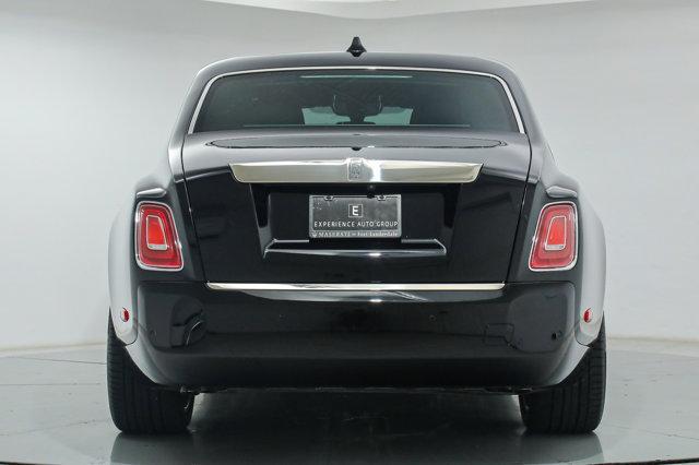 2022 rolls-royce phantom sedan
