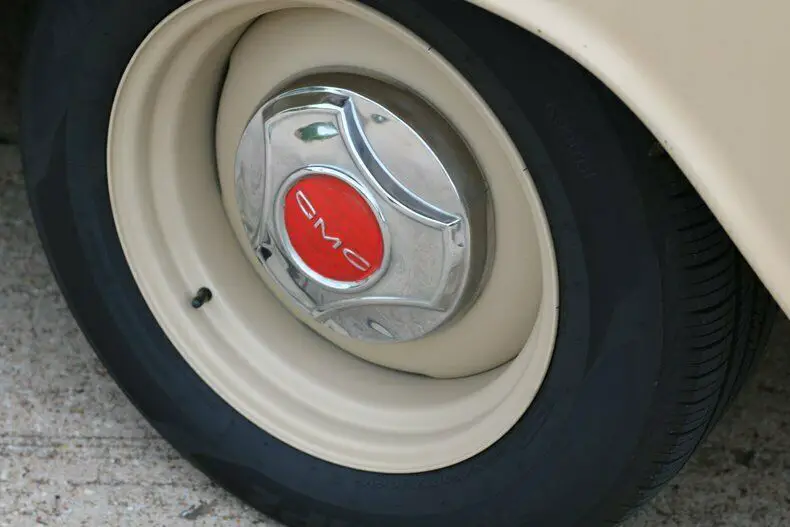 1966 gmc suburban, ls-3, 525hp, 4l70e auto, disc brakes, a/c, 17" wheels, 500mi