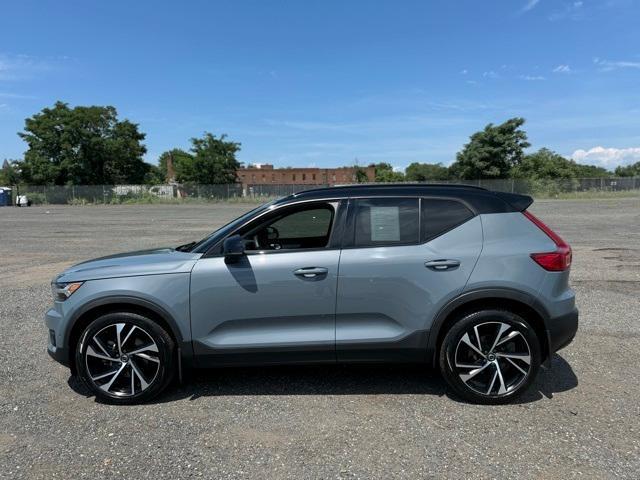 2022 volvo xc40 t5 r-design