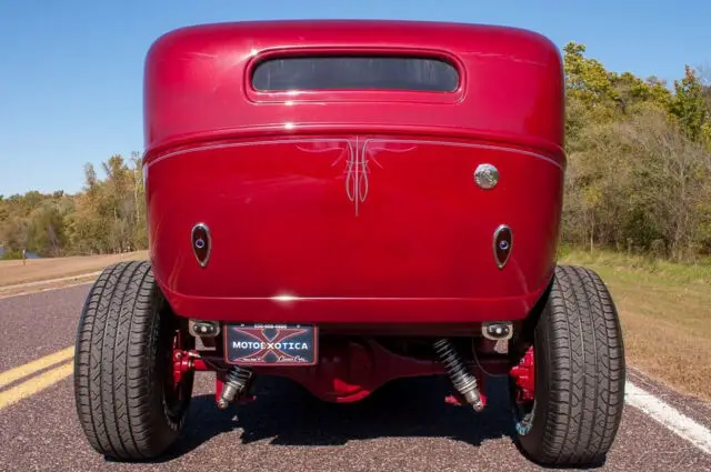 1932 ford custom sedan
