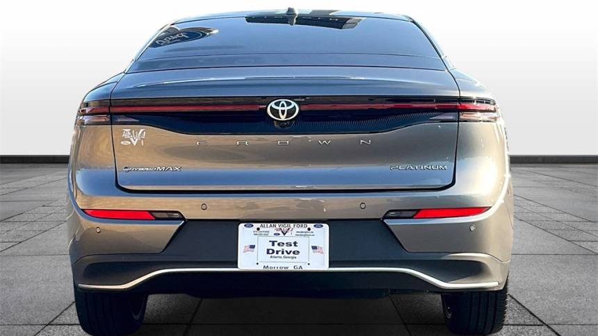 2024 toyota crown platinum