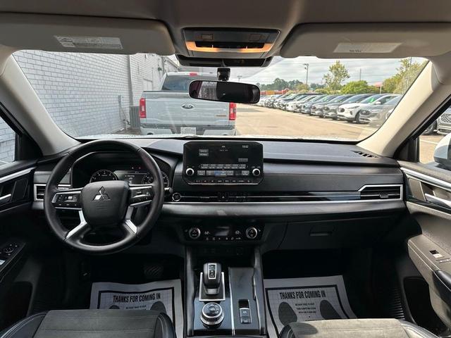 2022 mitsubishi outlander se