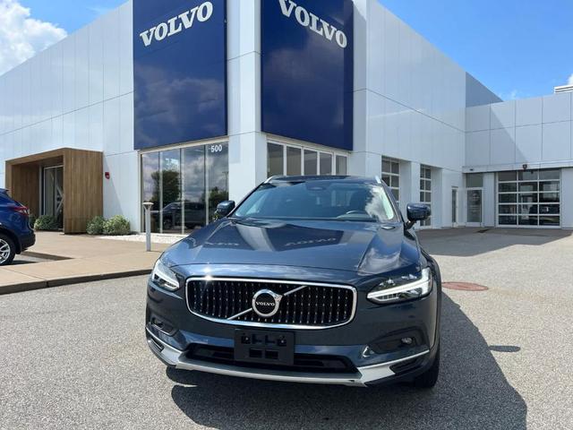 2022 volvo v90 cross country b6