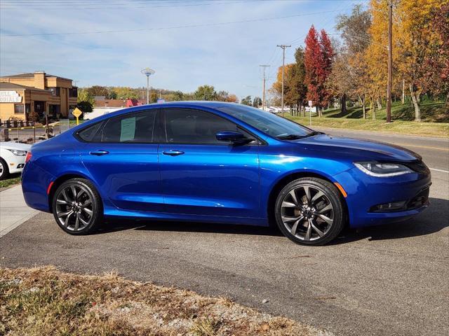 2015 chrysler 200 s