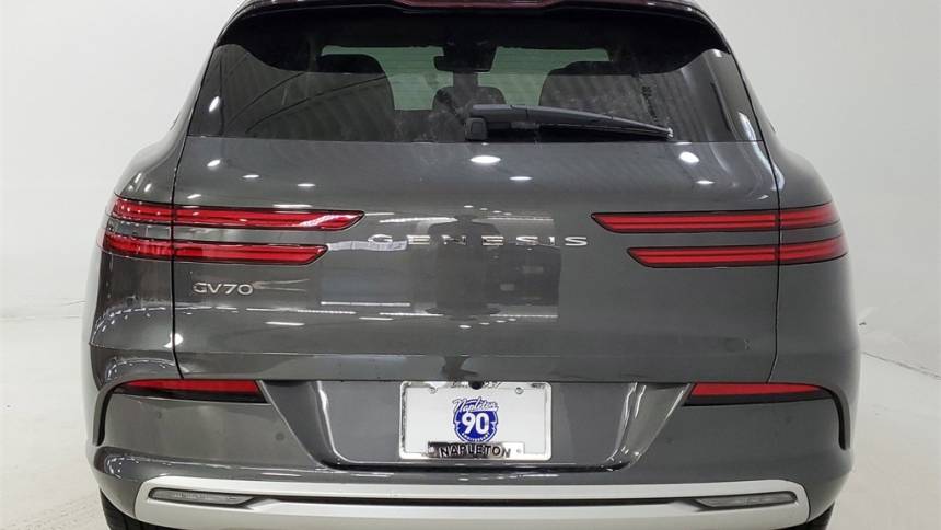 2024 genesis electrified gv70 base