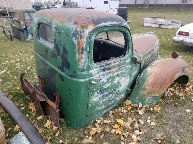 1942 d 2500 cab and front end