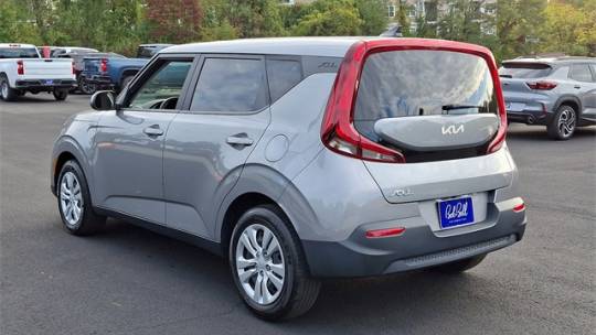 2022 kia soul lx