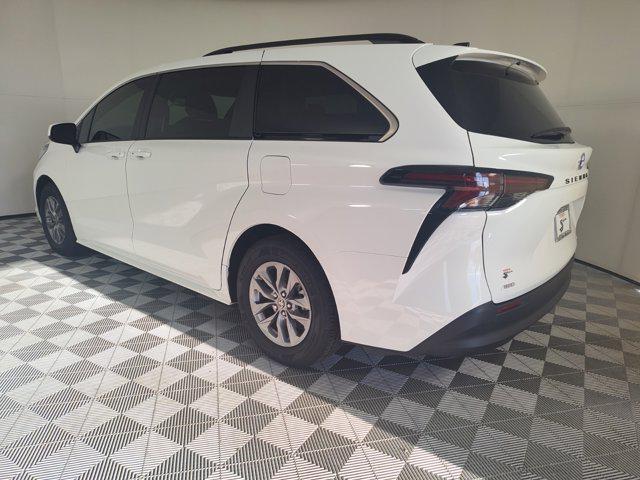 2024 toyota sienna le