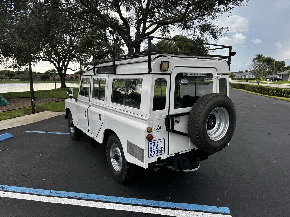 1976 land rover 109 wagon white