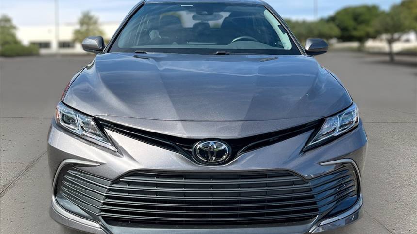 2022 toyota camry le