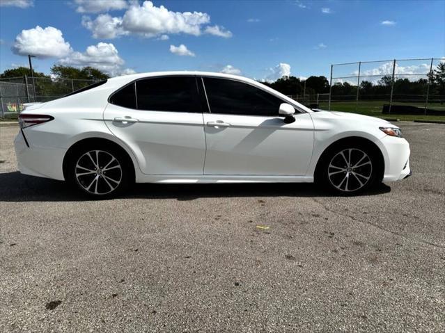 2020 toyota camry se
