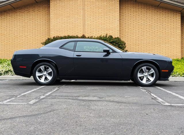 2016 dodge challenger sxt