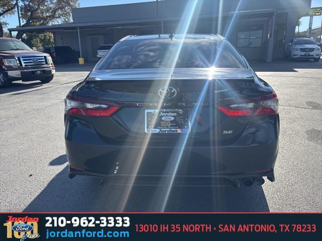 2021 toyota camry se