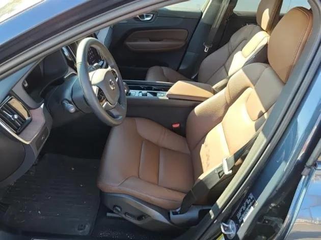 2023 volvo xc60 b5 plus dark theme
