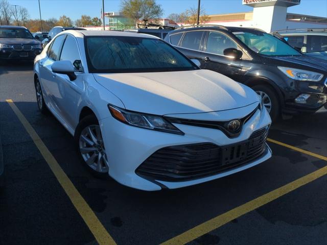2019 toyota camry le