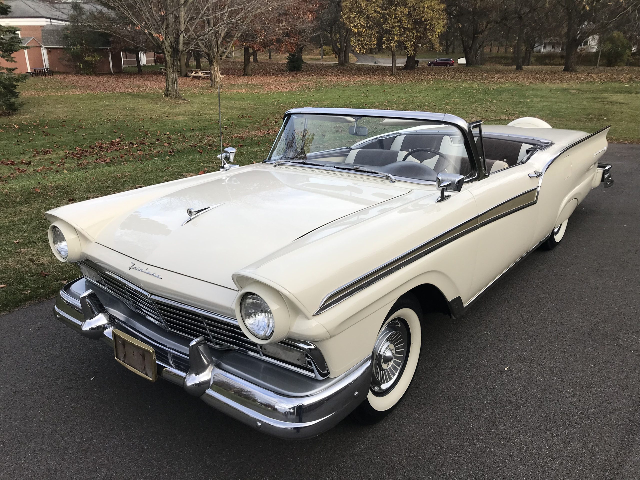 1957 ford fairlane 500 skyliner