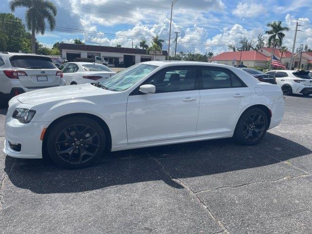 2022 chrysler 300 touring