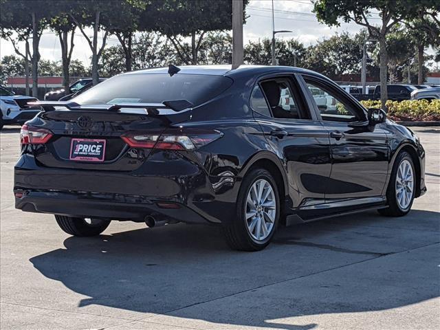 2022 toyota camry le
