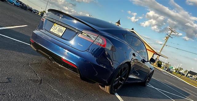 2021 tesla model s plaid