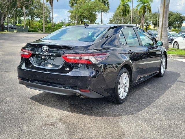 2021 toyota camry le