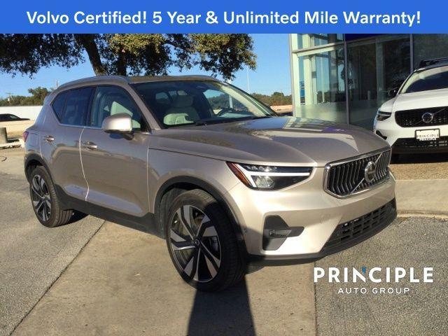 2023 volvo xc40 b5 plus bright theme