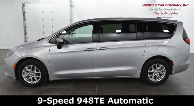 2022 chrysler voyager lx