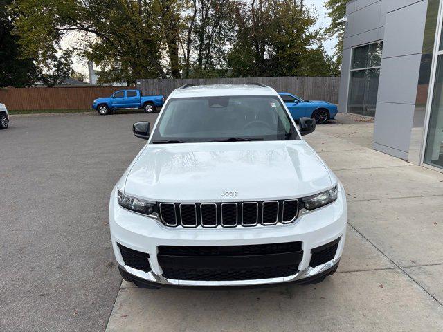 2023 jeep grand cherokee l laredo 4x2