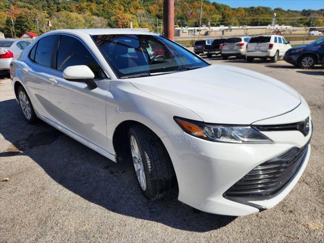 2018 toyota camry le