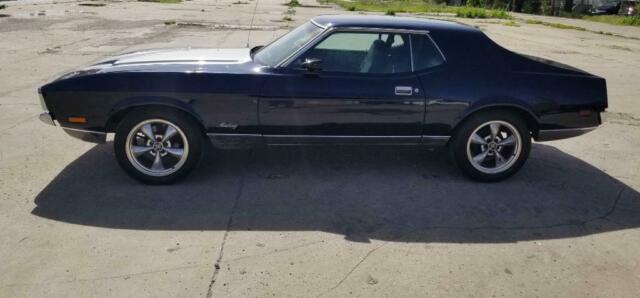 1972 ford mustang hardtop coupe (2 door)